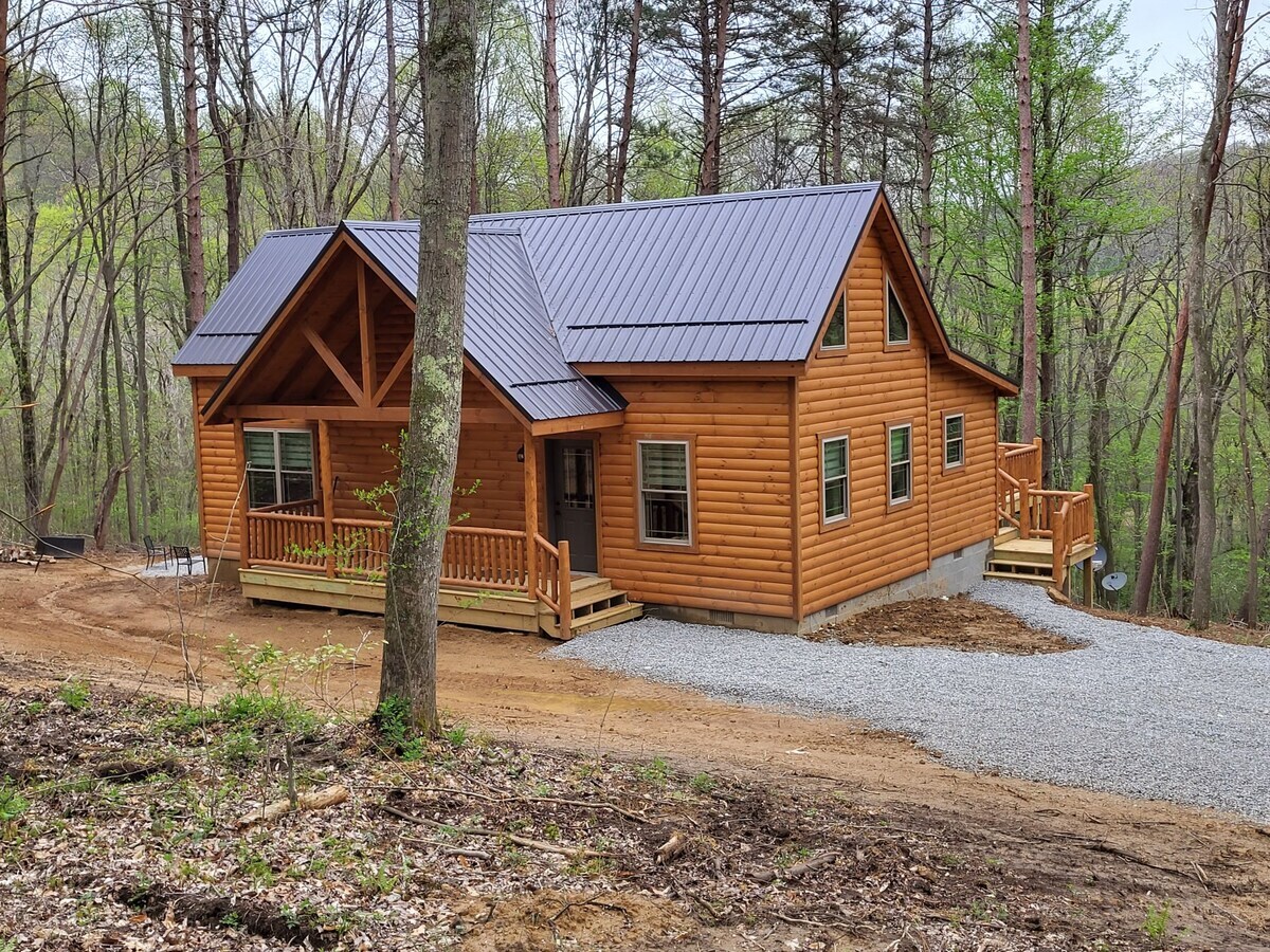 Jack of Hearts at Poker Run Cabins, surrounded by Hocking Hills woodland